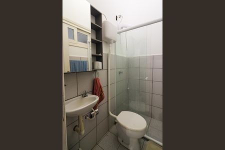 Casa de condomínio à venda com 222m², 3 quartos e 4 vagasBanheiro de serviço