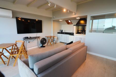 Casa de condomínio à venda com 222m², 3 quartos e 4 vagasSala 2