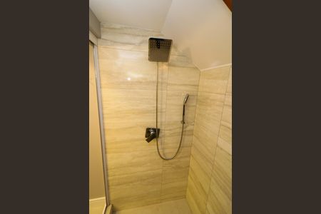 Casa de condomínio à venda com 222m², 3 quartos e 4 vagasBanheiro 1