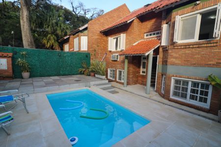Casa de condomínio à venda com 222m², 3 quartos e 4 vagasPiscina