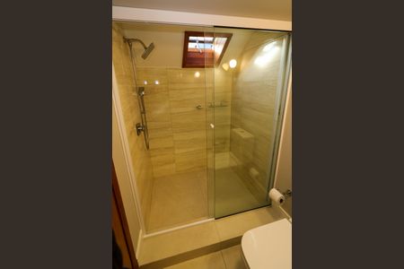 Casa de condomínio à venda com 222m², 3 quartos e 4 vagasBanheiro 1