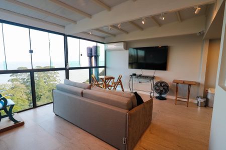 Casa de condomínio à venda com 222m², 3 quartos e 4 vagasSala 2