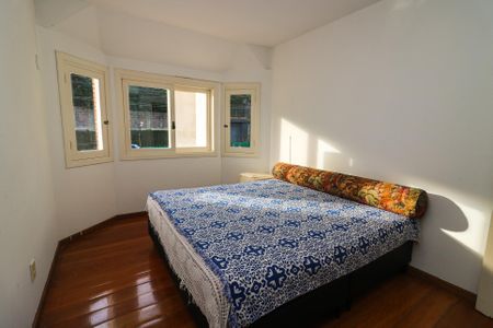 Casa de condomínio à venda com 222m², 3 quartos e 4 vagasQuarto 1