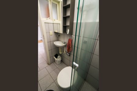 Casa de condomínio à venda com 222m², 3 quartos e 4 vagasBanheiro de serviço