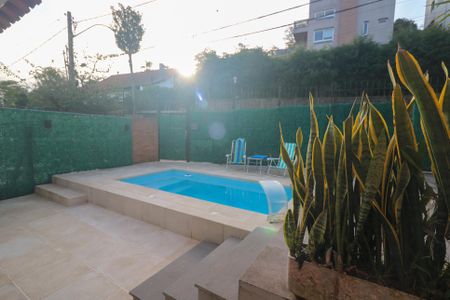 Casa de condomínio à venda com 222m², 3 quartos e 4 vagasPiscina