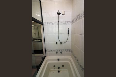 Casa de condomínio à venda com 222m², 3 quartos e 4 vagasBanheiro da Suíte