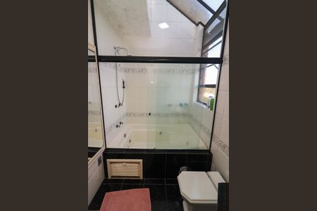 Casa de condomínio à venda com 222m², 3 quartos e 4 vagasBanheiro da Suíte