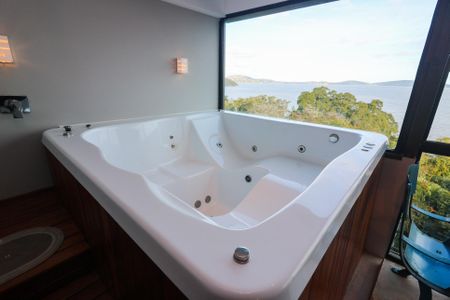 Casa de condomínio à venda com 222m², 3 quartos e 4 vagasDetalhe da Sala 2 - "Jacuzzi"