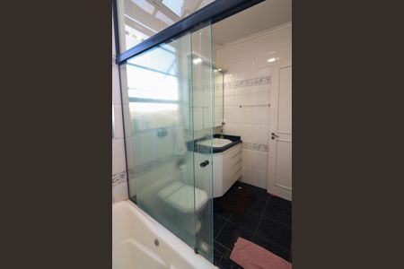 Casa de condomínio à venda com 222m², 3 quartos e 4 vagasBanheiro 2