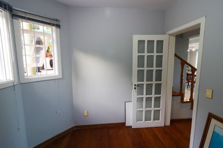 Casa de condomínio à venda com 222m², 3 quartos e 4 vagasEscritório