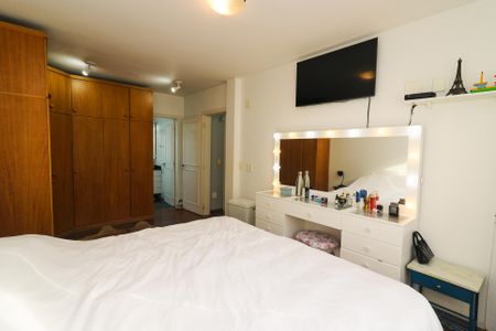 Casa de condomínio à venda com 222m², 3 quartos e 4 vagasSuíte