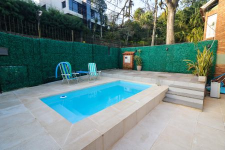 Casa de condomínio à venda com 222m², 3 quartos e 4 vagasPiscina