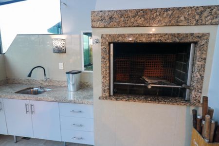 Casa de condomínio à venda com 222m², 3 quartos e 4 vagasChurrasqueira