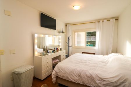 Casa de condomínio à venda com 222m², 3 quartos e 4 vagas Suíte