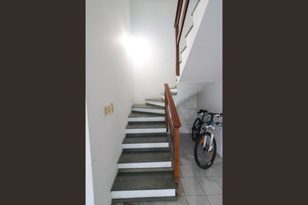 Casa de condomínio à venda com 222m², 3 quartos e 4 vagasEscada