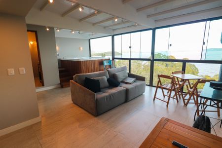 Casa de condomínio à venda com 222m², 3 quartos e 4 vagasSala 2