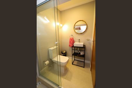 Casa de condomínio à venda com 222m², 3 quartos e 4 vagasBanheiro 1