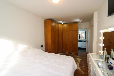 Casa de condomínio à venda com 222m², 3 quartos e 4 vagasSuíte