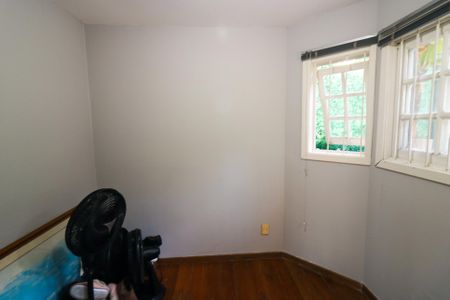 Casa de condomínio à venda com 222m², 3 quartos e 4 vagasEscritório