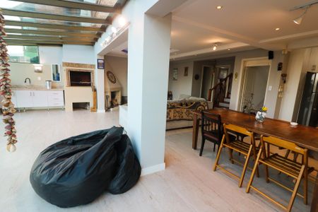 Casa de condomínio à venda com 222m², 3 quartos e 4 vagasSala 1