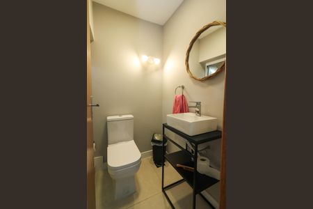 Casa de condomínio à venda com 222m², 3 quartos e 4 vagasBanheiro 1