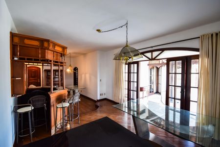 Apartamento à venda com 200m², 4 quartos e 1 vaga Apartamento à venda com 200m², 4 quartos e 1 vagaSala