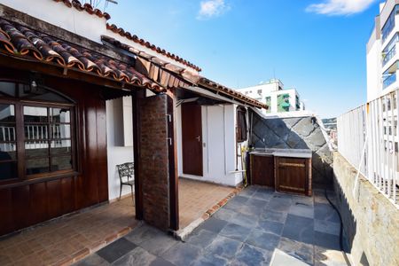 Apartamento à venda com 200m², 4 quartos e 1 vaga Apartamento à venda com 200m², 4 quartos e 1 vagaCobertura