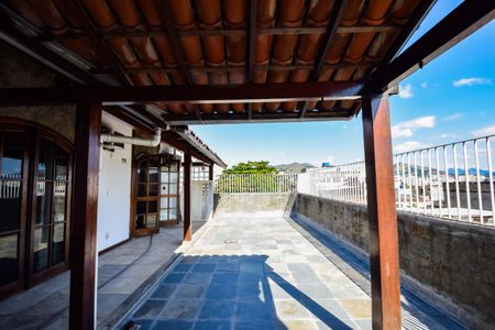 Apartamento à venda com 200m², 4 quartos e 1 vaga Apartamento à venda com 200m², 4 quartos e 1 vagaCobertura