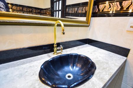 Apartamento à venda com 200m², 4 quartos e 1 vaga Apartamento à venda com 200m², 4 quartos e 1 vagaBanheiro da Suíte 4