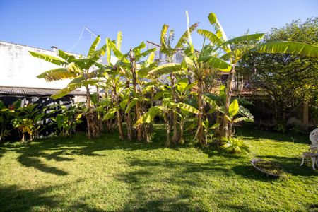 Casa de condomínio à venda com 600m², 4 quartos e 2 vagasQuintal