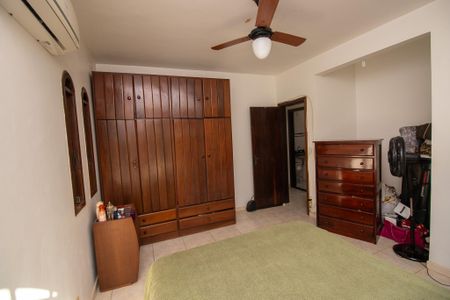 Casa de condomínio à venda com 600m², 4 quartos e 2 vagasQuarto 5