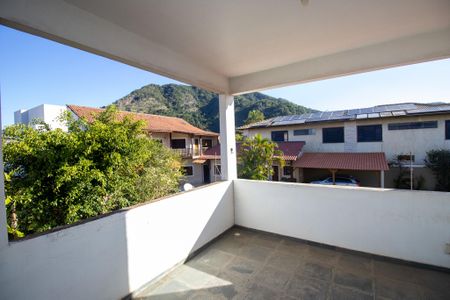 Casa de condomínio à venda com 600m², 4 quartos e 2 vagasVaranda