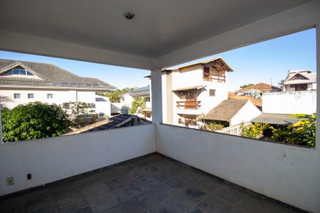 Casa de condomínio à venda com 600m², 4 quartos e 2 vagasVaranda