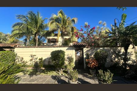 Casa de condomínio à venda com 600m², 4 quartos e 2 vagasFachada