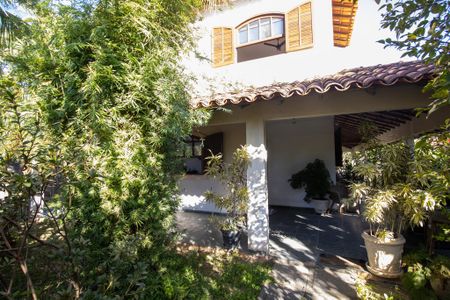 Casa de condomínio à venda com 600m², 4 quartos e 2 vagasFachada