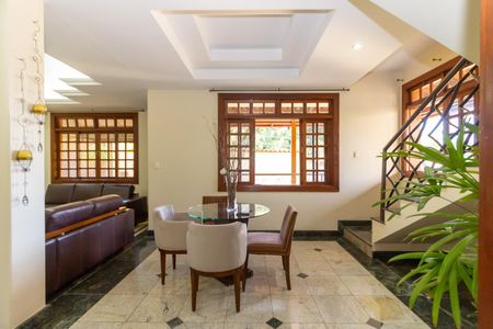 Sala de casa à venda com 3 quartos, 247m² em Arcadia , Contagem