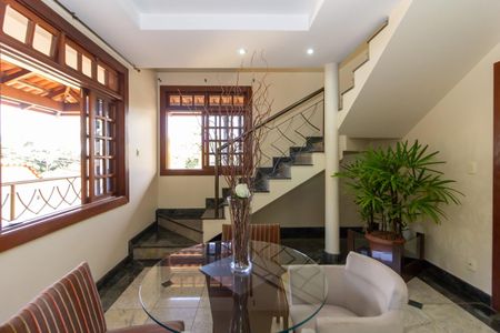 Sala de casa à venda com 3 quartos, 247m² em Arcadia , Contagem