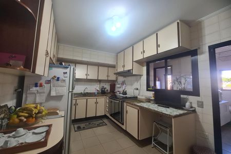 Apartamento à venda com 134m², 3 quartos e 3 vagas Apartamento à venda com 134m², 3 quartos e 3 vagasCozinha