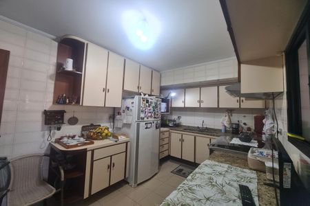 Apartamento à venda com 134m², 3 quartos e 3 vagas Apartamento à venda com 134m², 3 quartos e 3 vagasCozinha