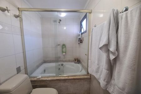 Apartamento à venda com 134m², 3 quartos e 3 vagas Apartamento à venda com 134m², 3 quartos e 3 vagasBanheiro da Suíte