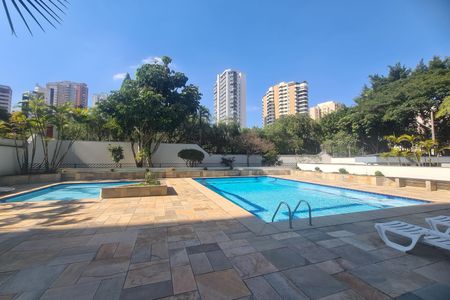 Apartamento à venda com 134m², 3 quartos e 3 vagas Apartamento à venda com 134m², 3 quartos e 3 vagasÁrea comum - Piscina
