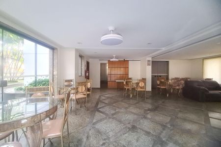 Apartamento à venda com 134m², 3 quartos e 3 vagas Apartamento à venda com 134m², 3 quartos e 3 vagasÁrea comum - Salão de festas