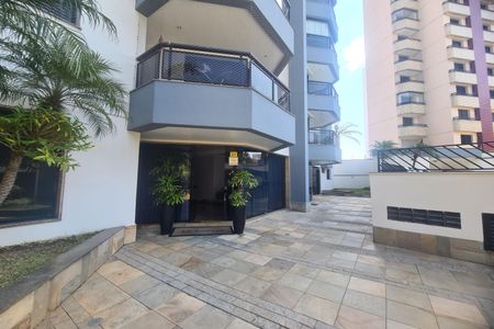 Apartamento à venda com 134m², 3 quartos e 3 vagas Apartamento à venda com 134m², 3 quartos e 3 vagasHall de entrada