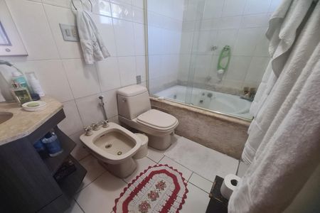 Apartamento à venda com 134m², 3 quartos e 3 vagas Apartamento à venda com 134m², 3 quartos e 3 vagasBanheiro da Suíte
