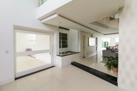 Casa à venda com 320m², 4 quartos e 4 vagas Casa à venda com 320m², 4 quartos e 4 vagasSala