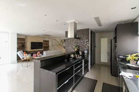 Casa à venda com 320m², 4 quartos e 4 vagas Casa à venda com 320m², 4 quartos e 4 vagasCozinha