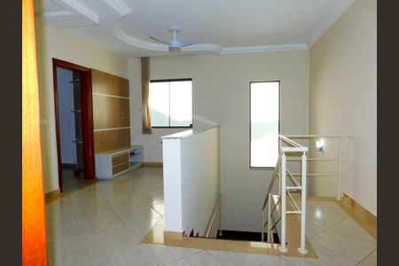 Casa de condomínio para alugar com 265m², 3 quartos e 4 vagasHall