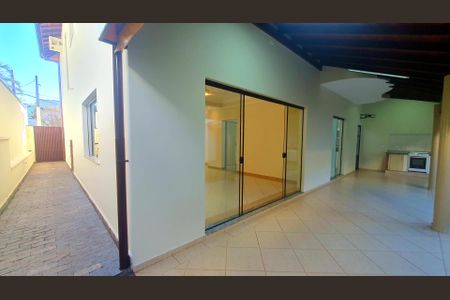 Casa de condomínio para alugar com 265m², 3 quartos e 4 vagasÁrea Externa