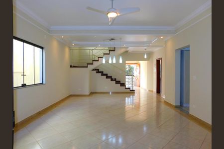 Casa de condomínio para alugar com 265m², 3 quartos e 4 vagasSala