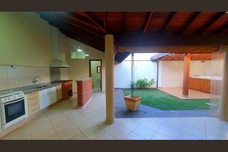 Casa de condomínio para alugar com 265m², 3 quartos e 4 vagasÁrea Externa